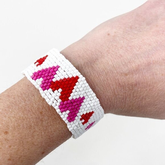 White Seed Bead Adjustable Hearts Bracelet - Picture 5 of 7